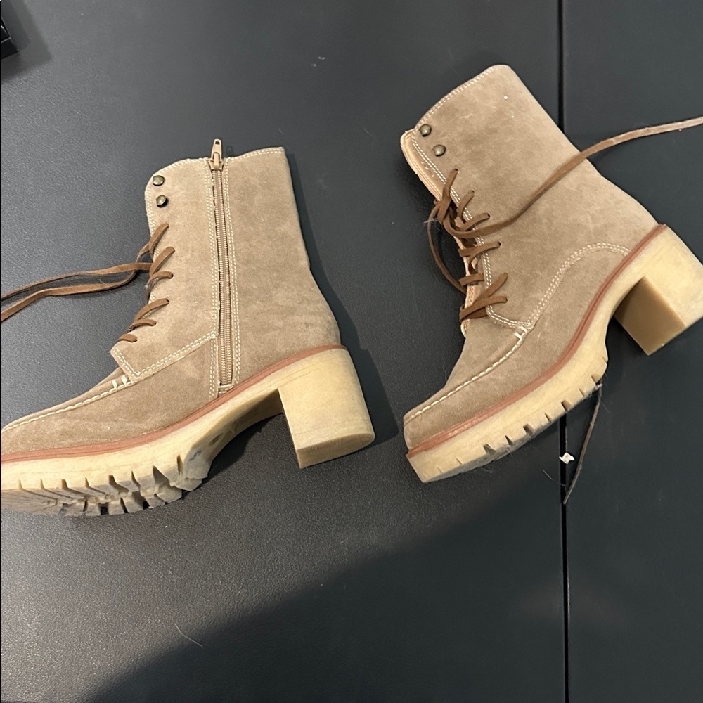Tan Suedelike Lace-Up / zip up Ankle combat Boots size 6.5 - Picture 2 of 7